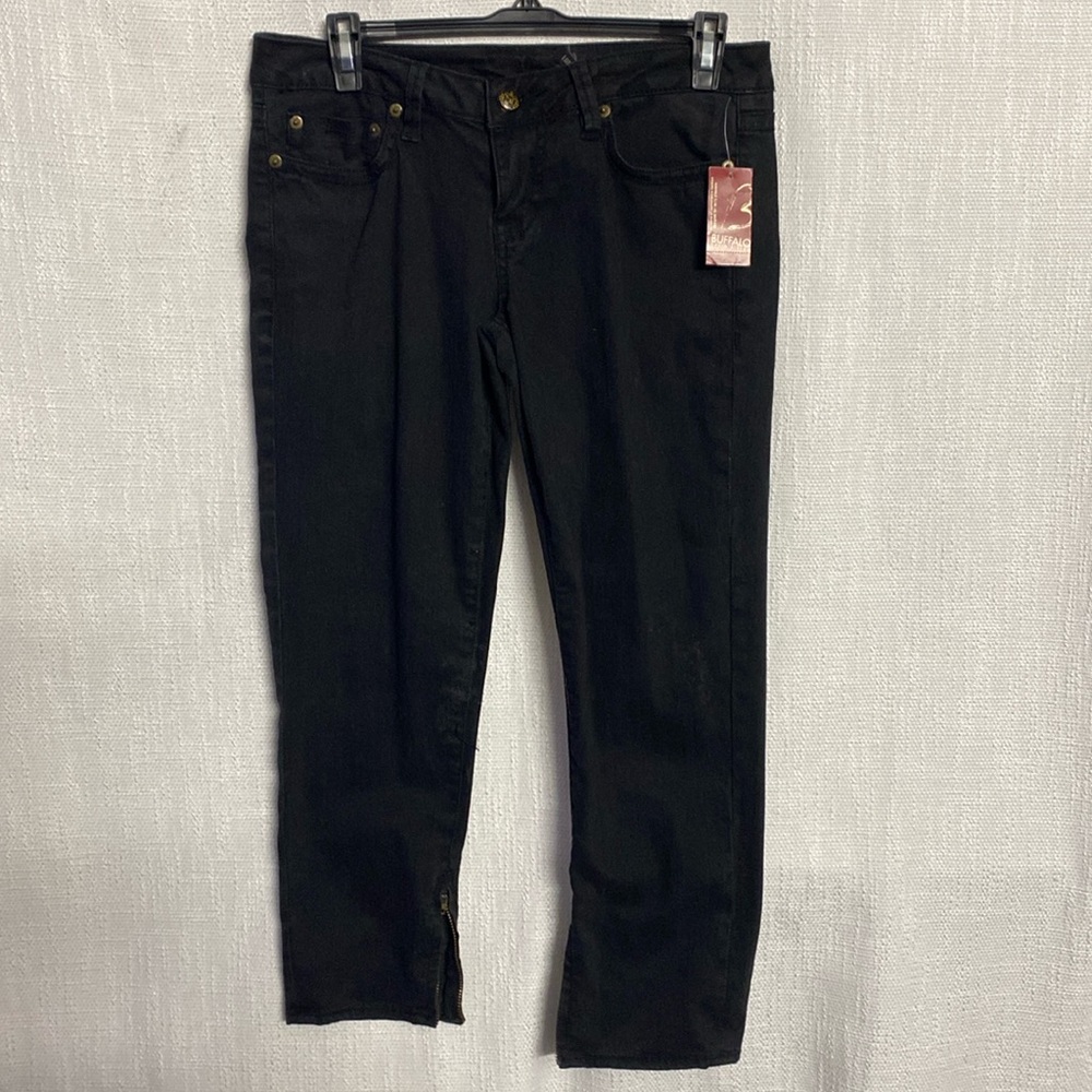 Waist 28 inch black colored capris